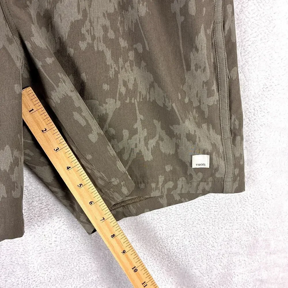 Vuori Shorts Mens M Banks Brown Camo Preppy Gym Running Workout Beach Outdoor